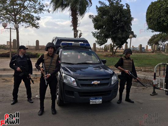 قوات الأمن تقوم بزيادة الإرتكازات الأمنية فى مدينة الشروق