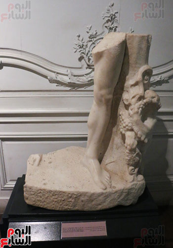 •	جزء من تمثال للإله ديونيسوس