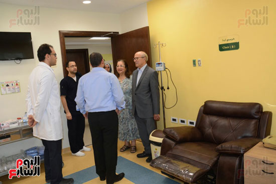 جولة الدكتور جلال زكي أشهر جراح عالمي بمستشفي الاقصر