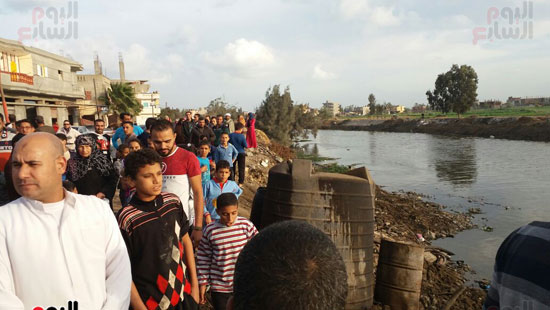 جانب من أهالى قرية شرف