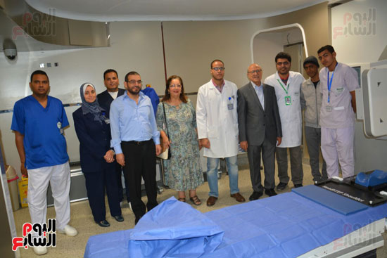 الدكتور جلال زكي أشهر جراح عالمي بمصر يزور مستشفي أورام الأقصر