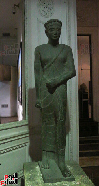 •	تمثال حاكم مدينة دندرة فى عهد الامبراطور أغسطس