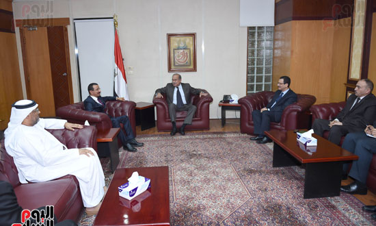 شريف إسماعيل يلتقى الرئيس التنفيذى لمجموعة موانئ دبى العالمية (3)