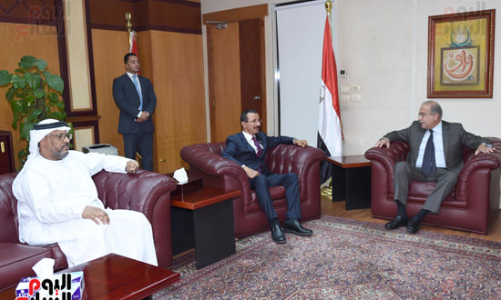شريف إسماعيل يلتقى الرئيس التنفيذى لمجموعة موانئ دبى العالمية (4)