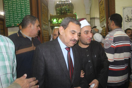 السكرتير العام مع مشايخ مسجد الدسوقى