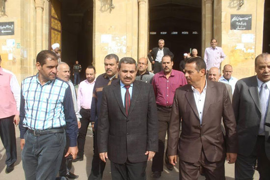 السكرتير العام أمام مسجد الدسوقى