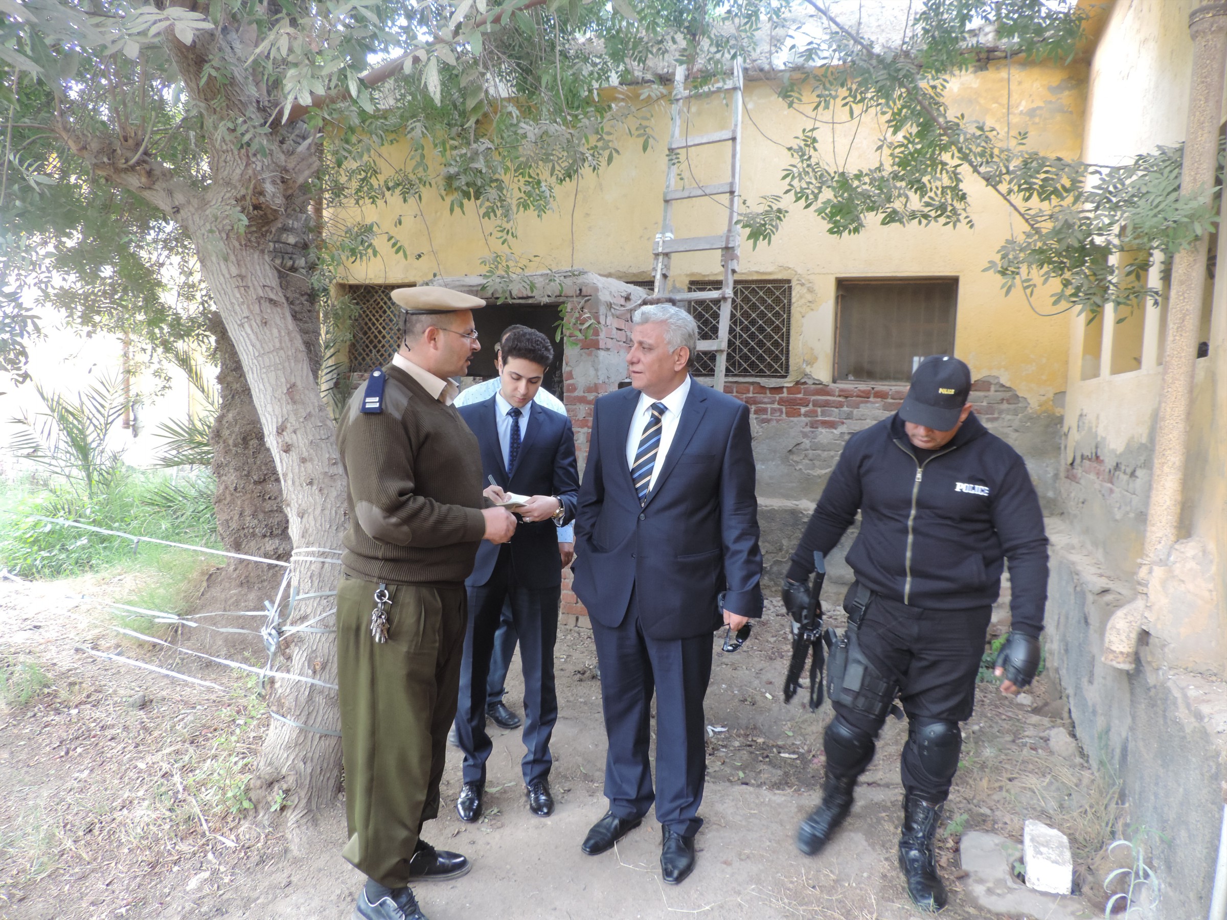 1 مدير أمن البحيرة خلال جولته المفاجأة على مركز شرطة إيتاى البارود 1 مدير أمن البحيرة خلال جولته المفاجأة على مركز شرطة إيتاى البارود