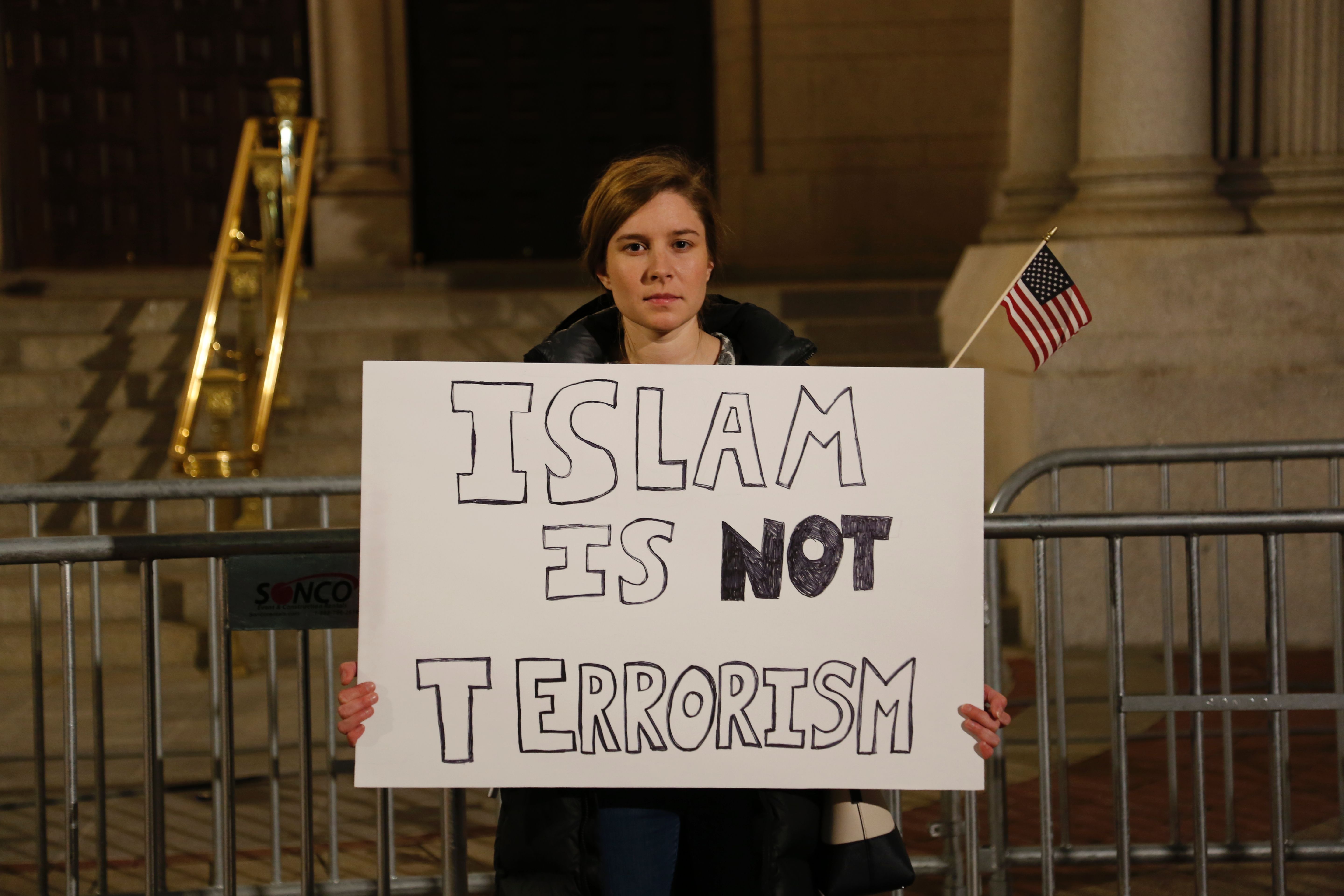 لافتة الإسلام ليس إرهاب