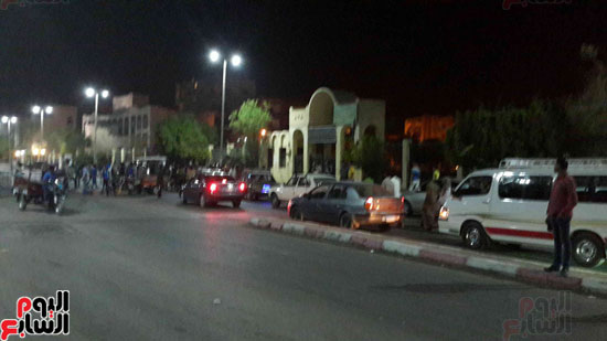 العشرات من النوبيين يقطعون طريق "السادات" بمدينة أسوان 