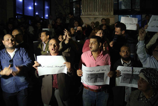  وقفة للصحفيين على سلالم نقابتهم اعتراضًا على حكم حبس النقيب