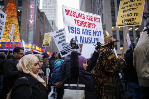 مسلمون أمريكيون يتظاهرون ضد ترامب