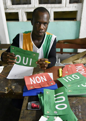 ساحل العاج تصوت بـنعم فى استفتاء على دستور جديد  (6)
