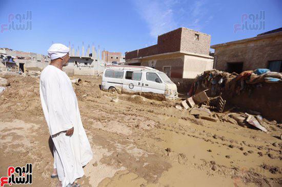 وفد برلمانى يتفقد المناطق المتضررة من السيول فى رأس غارب