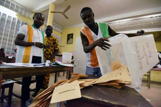 ساحل العاج تصوت بـنعم فى استفتاء على دستور جديد  (1)