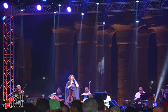 عايدة الأيوبي تشعل "ميدان أبو الحجاج" بأغنية "ياه يالميدان" و"نحن في ساحة الحسين نزلنا"