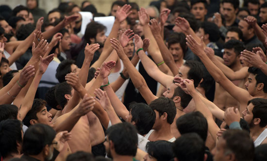 مئات من الطائفة الشيعية يحتفلون بذكرى أربعين الحسين