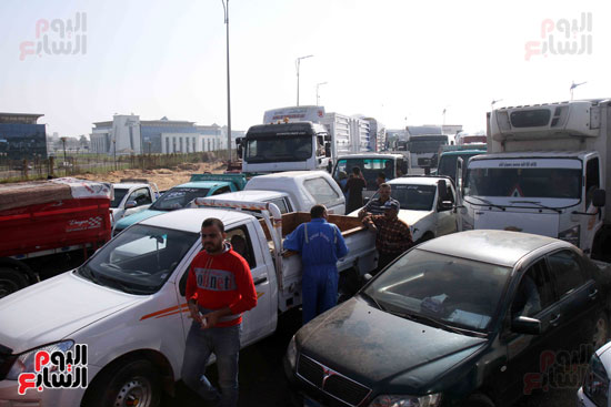 توقف حركة المرور بطريق مصر اسكندرية (1)