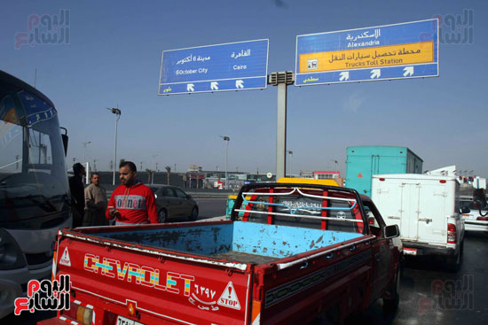 توقف حركة المرور بطريق مصر اسكندرية (3)
