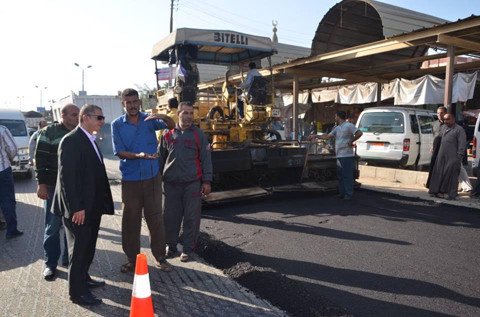 محافظ كفرالشيخ يتابع أعمال رصف شارع مجمع المواقف بكفر الشيخ