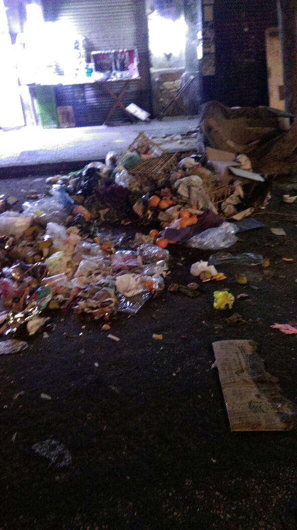 أكوام القمامة فى شارع إسماعيل رمزى (4)