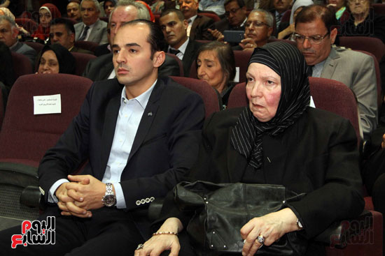 زوجة د.عبد الحليم وابنه