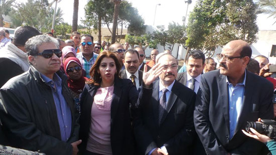 محافظ الإسكندرية ووزير البيئة يتفقدان محطة الزياتين لجمع القمامة بالإسكندرية
