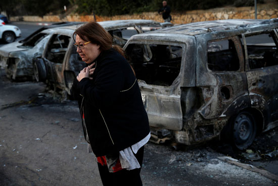 تفحم العديد من السيارات بسبب  حرائق الغابات فى إسرائيل