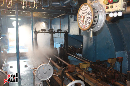 ماكينات المركب التى تعمل بالبخار منذ 100 عام