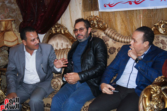 من اليسار الدكتور حسين حمودة وجانب حضور صالون عبد الناصر هلال