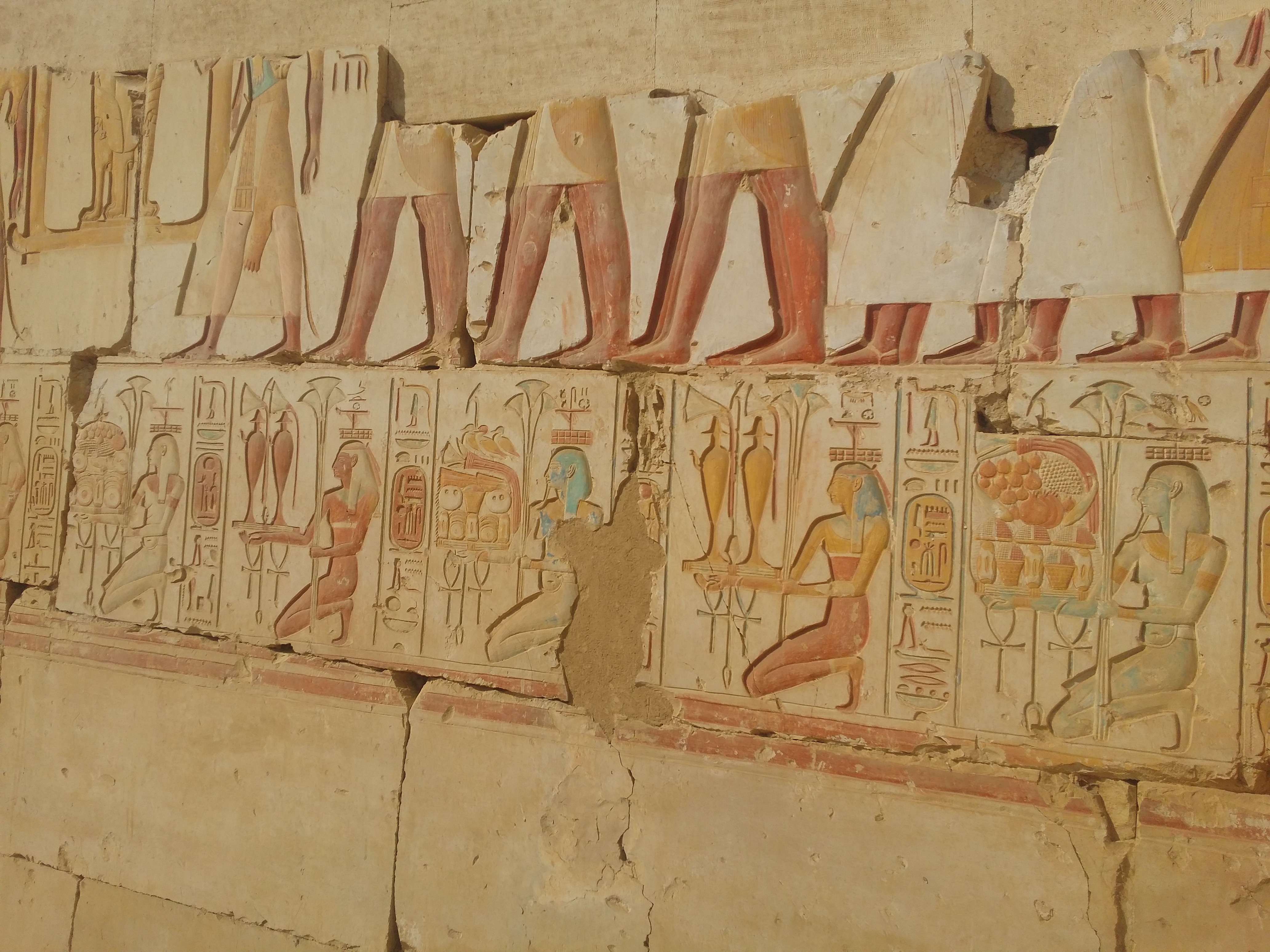 6 النقوش الفرعونية داخل المعبد بأبيدوس