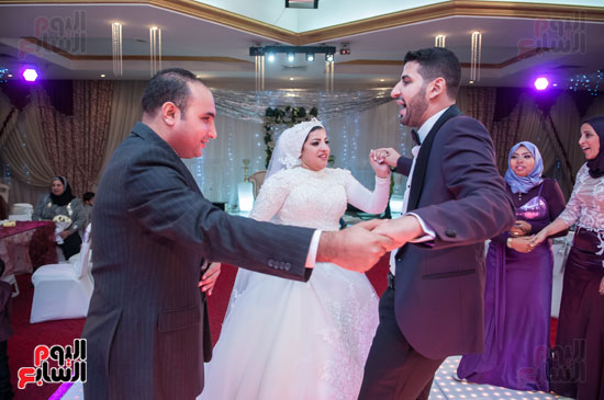  رقصة رامى مع العروسين 