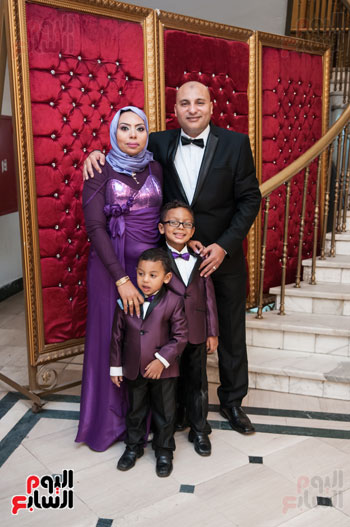  الزميل أيمن رمضان وعائلته 