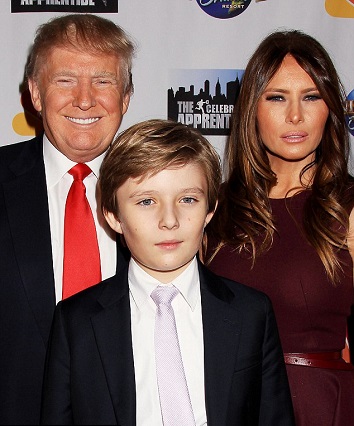 دونالد وميلانيا و ابنهما بارون ترامب