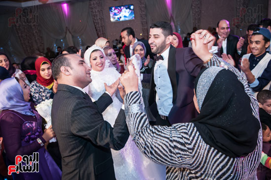  رقصة العريس مع شقيق العروسة 