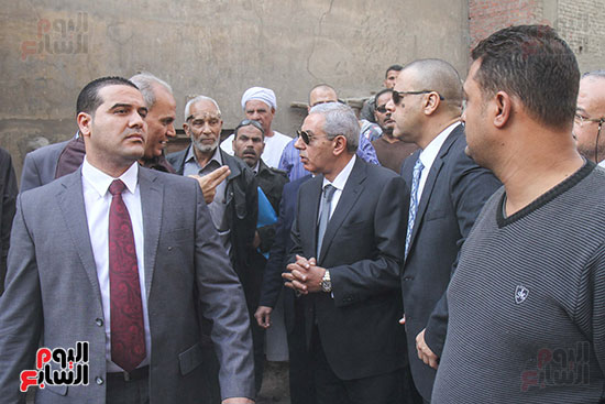 وزير الصناعة محافظ القاهرة يشاهد هدم مدابغ مصر القديمة (34)
