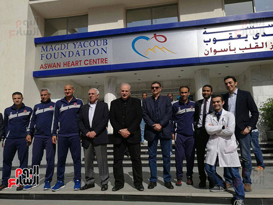 مجلس الأهلي خلال زيارة مستشفى مجدي يعقوب (3)