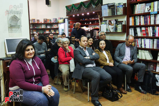 حفل توقيع ومناقشة رواية تذكرة وحيدة للقاهرة للروائى أشرف العشماوى (4)