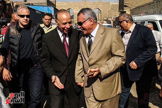 وزير الصناعة محافظ القاهرة يشاهد هدم مدابغ مصر القديمة (12)