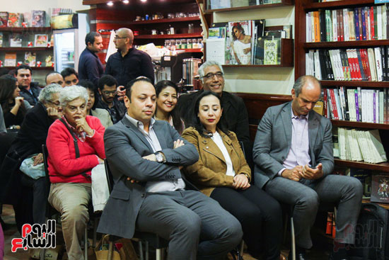 حفل توقيع ومناقشة رواية تذكرة وحيدة للقاهرة للروائى أشرف العشماوى (3)