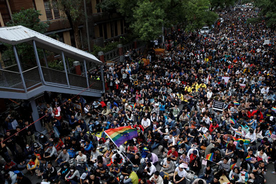 الآلاف يحتشدون أمام مجلس النواب فى تايوان لإقرار تشريع يعترف بزواج المثليين