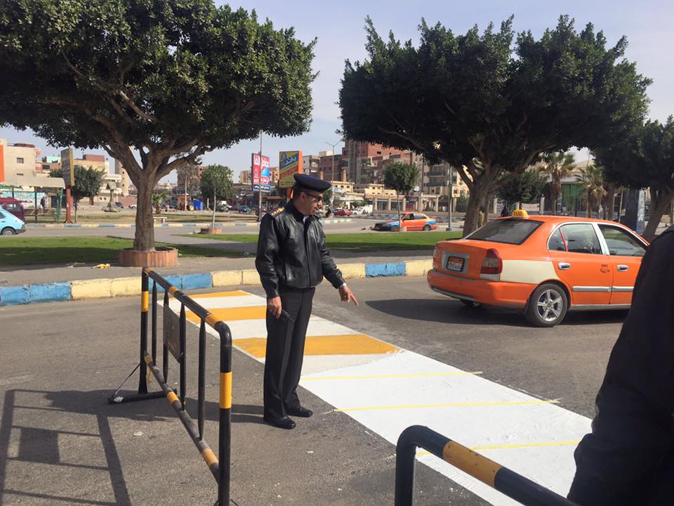 7- مدير مرور الإسماعيلية يتابع السيارات الأجرة داخل المدينة 7-