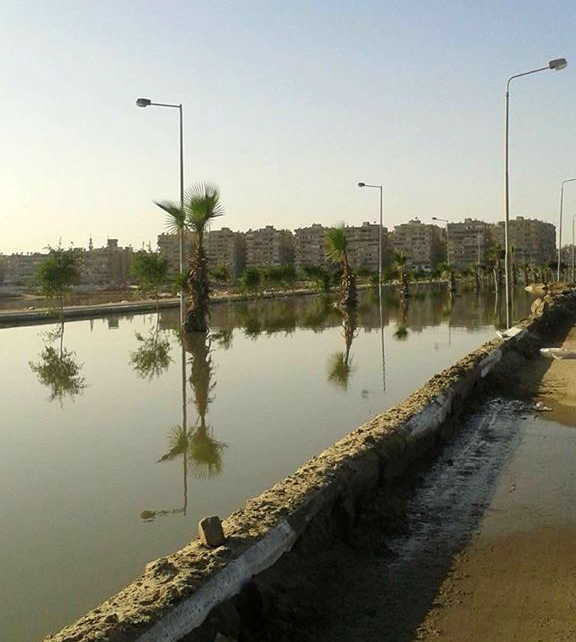 2-   جانب من غرق الشوارع بمنطقة القرى السياحية