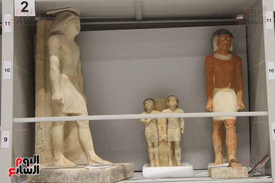 	القطع الأثرية داخل مخازن مركز الترميم بالمتحف الكبير
