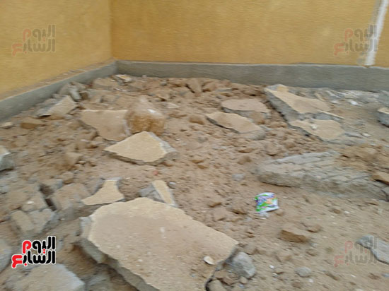 أثار الانهيار داخل مدرسة الشيخ حمد الاعدادية 
