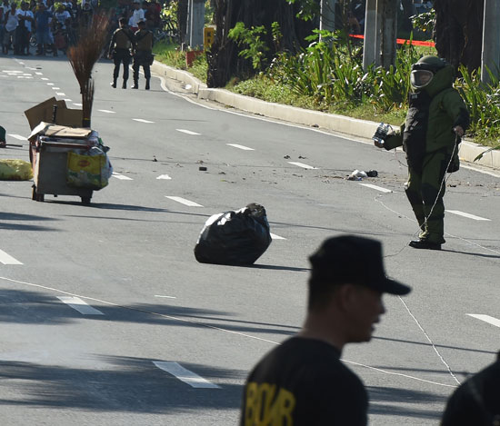 الحماية المدنية فى الفلبين تفجر طردا مشبوها