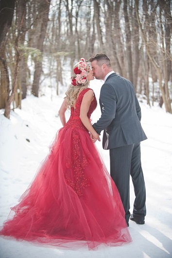 فستان زفافك باللون الأحمر 