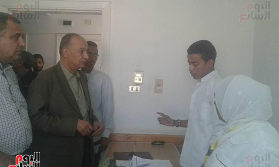           جانب من زيارة الدكتور أسامة الدسوقي لأعمال الحملة بالمدارس
