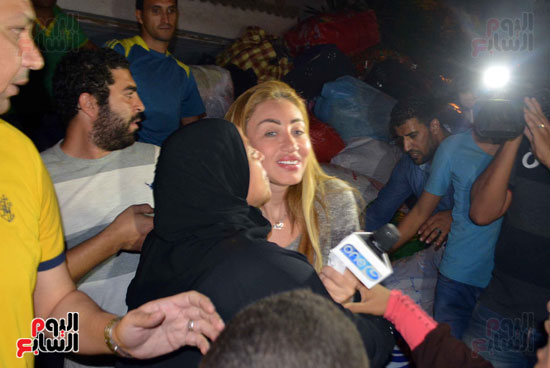قبلة من سيدة مصرية للإعلامية 