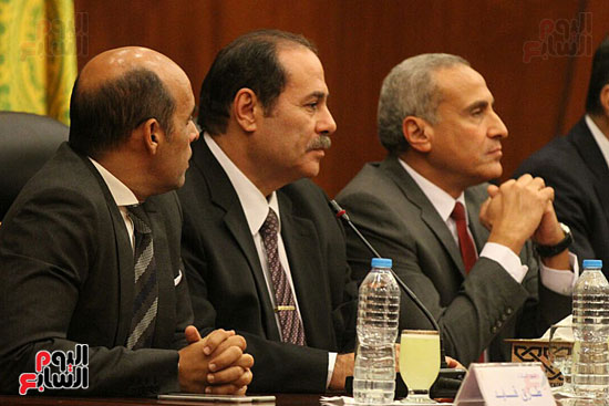 جمال نجم نائب محافظ البنك المركزى وعدد من قيادات البنك