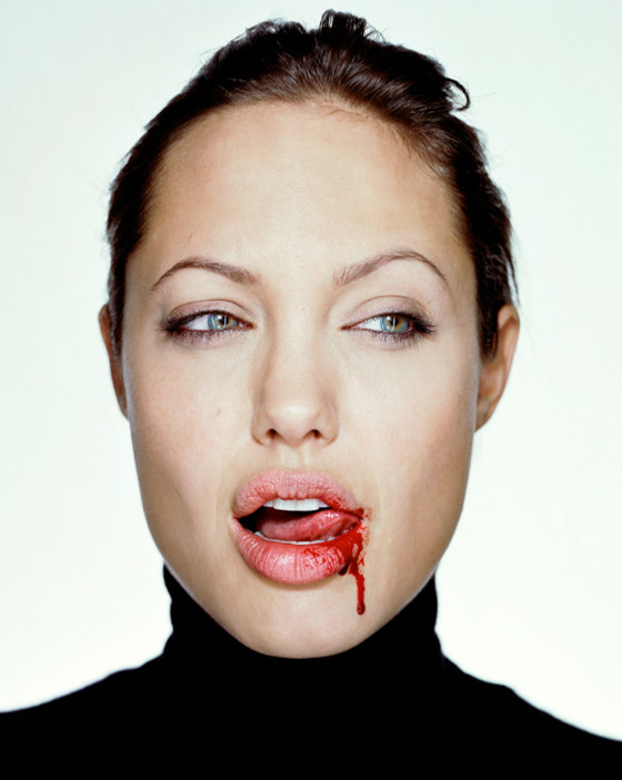 amstel_gallery_martin-schoeller-angelina-jolie-with-blood-2003-photography-21